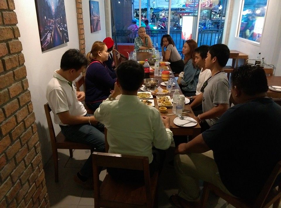 ร่วมทานอาหารเย็น และพูดคุยกับ สุจิตต์ วงษ์เทศ
