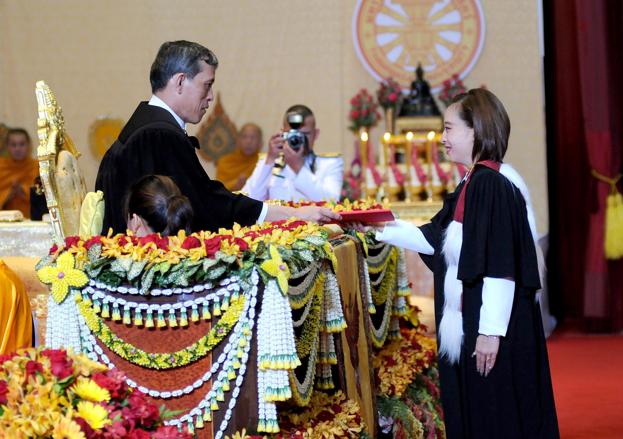 สมเด็จพระบรมโอรสาธิราชฯสยามมกุฎราชกุมาร เสด็จฯ แทนพระองค์ไปพระราชทานปริญญาบัตรแก่ผู้สำเร็จการศึกษาจากมหาวิทยาลัยธรรมศาสตร์ประจำปีการศึกษา2552ในโอกาสนี้พระเจ้าหลานเธอ พระองค์เจ้าพัชรกิติยาภาเฝ้าฯ รับพระราชทานปริญญาศิลปศาสตรดุษฎีบัณฑิตกิตติมศักดิ์ สาขาการบริหารงานยุติธรรม ณ หอประชุมมหาวิทยาลัยธรรมศาสตร์ เมื่อ 13 ส.ค.2553
