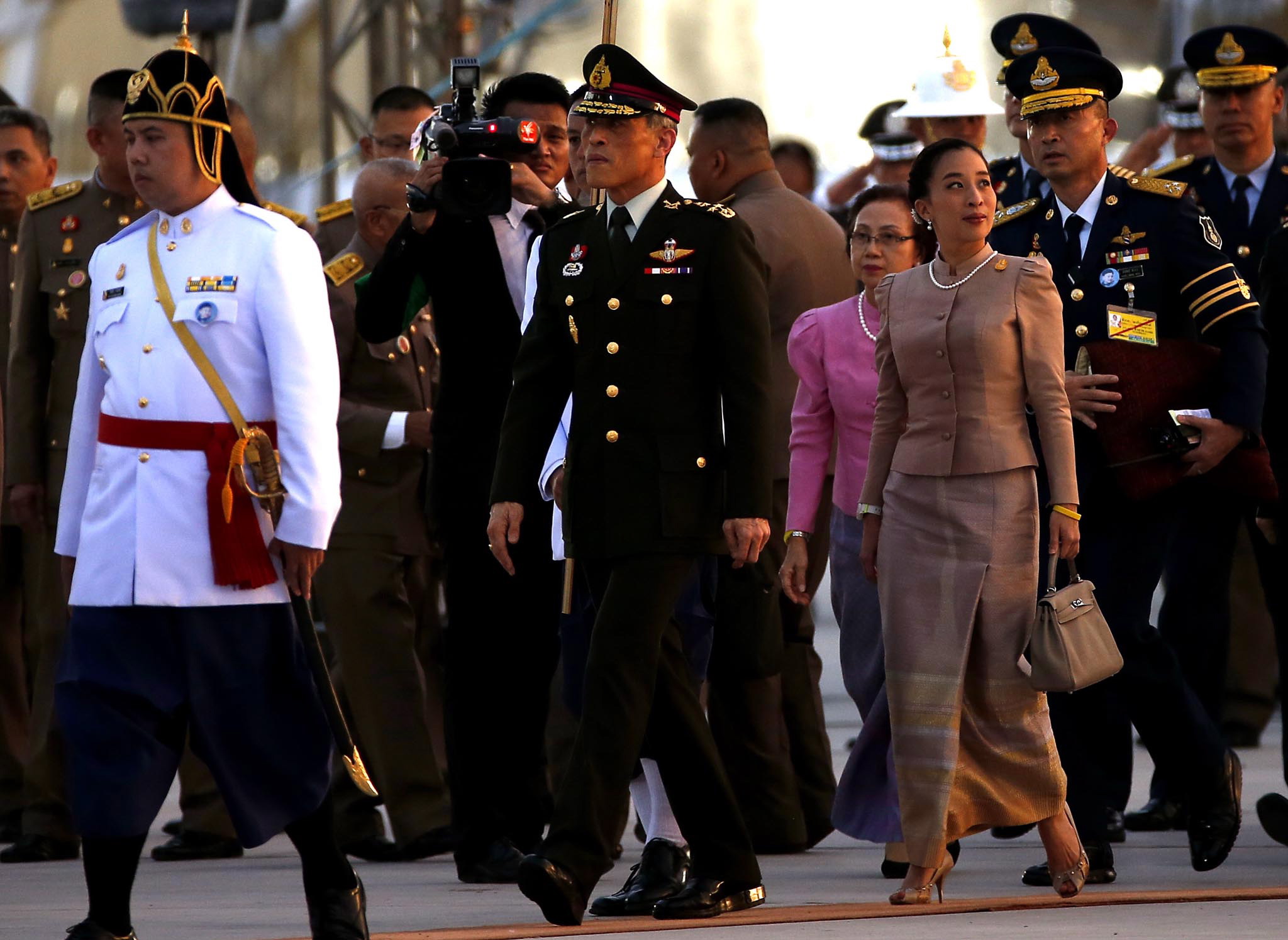 สมเด็จพระบรมโอรสาธิราชฯสยามมกุฎราชกุมาร เสด็จฯแทนพระองค์พร้อมพระเจ้าหลานเธอ พระองค์เจ้าพัชรกิติยาภา ทรงเปิดอุทยานราชภักดิ์ ณ อุทยานราชภักดิ์ อ.หัวหิน จ.ประจวบคีรีขันธ์ ที่ 26 กันยายน 2558