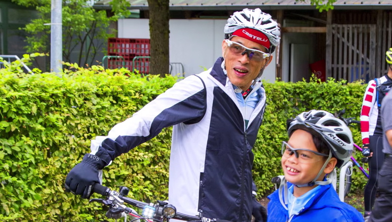 สมเด็จพระบรมโอรสาธิราชฯสยามมกุฎราชกุมาร พระราชทานวิดีโอพระราชทาน"Clean Bike For Dad ปั่นเพื่อพ่อ ด้วยความโปร่งใสบริสุทธิ์สะอาด" เนื่องในการจัดกิจกรรมจักรยานเฉลิมพระเกียรติฯปั่นเพื่อพ่อ BIKE FOR DAD เผยแพร่ทางเว็บไซต์ www.bikefordad2015.com วันที่ 5 พฤศจิกายน 2558