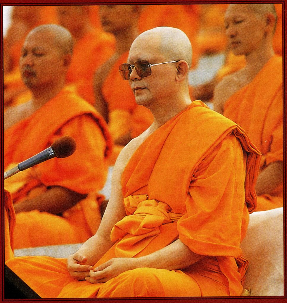 พระธัมมชโย เจ้าอาวาสวัดพระธรรมกาย ซึ่งกลายเป็นผู้ต้องหาคดีสหกรณ์เครดิตยูเนี่ยนคลองจั่น