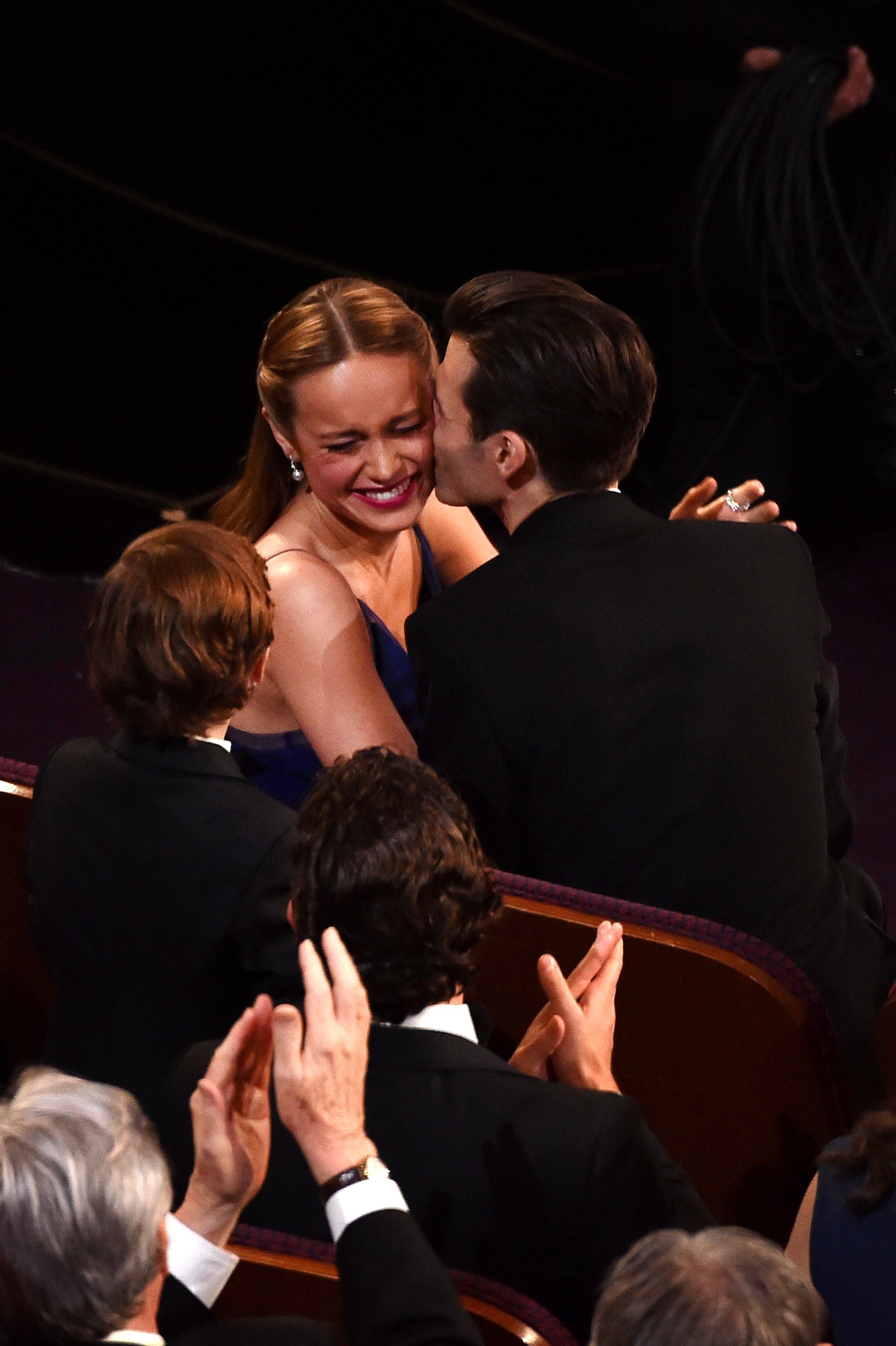 HOLLYWOOD, CA - FEBRUARY 28: Musician Alex Greenwald (R) kisses actress Brie Larson after she wins the Best Actress award for 'Room' during the 88th Annual Academy Awards at the Dolby Theatre on February 28, 2016 in Hollywood, California. Kevin Winter/Getty Images/AFP == FOR NEWSPAPERS, INTERNET, TELCOS & TELEVISION USE ONLY ==