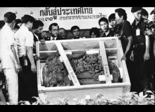 ไทยทวงทับหลังนารายณ์บรรทมสินธุ์กลับไทยสำเร็จ เพราะมีหลักฐานภาพถ่ายเก่าชี้ชัดว่าเคยอยู่ที่ปราสาทหินพนมรุ้ง โดยมานิต วัลลโภดม