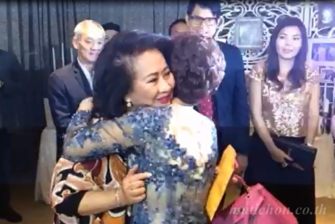หญิงอ้้อ