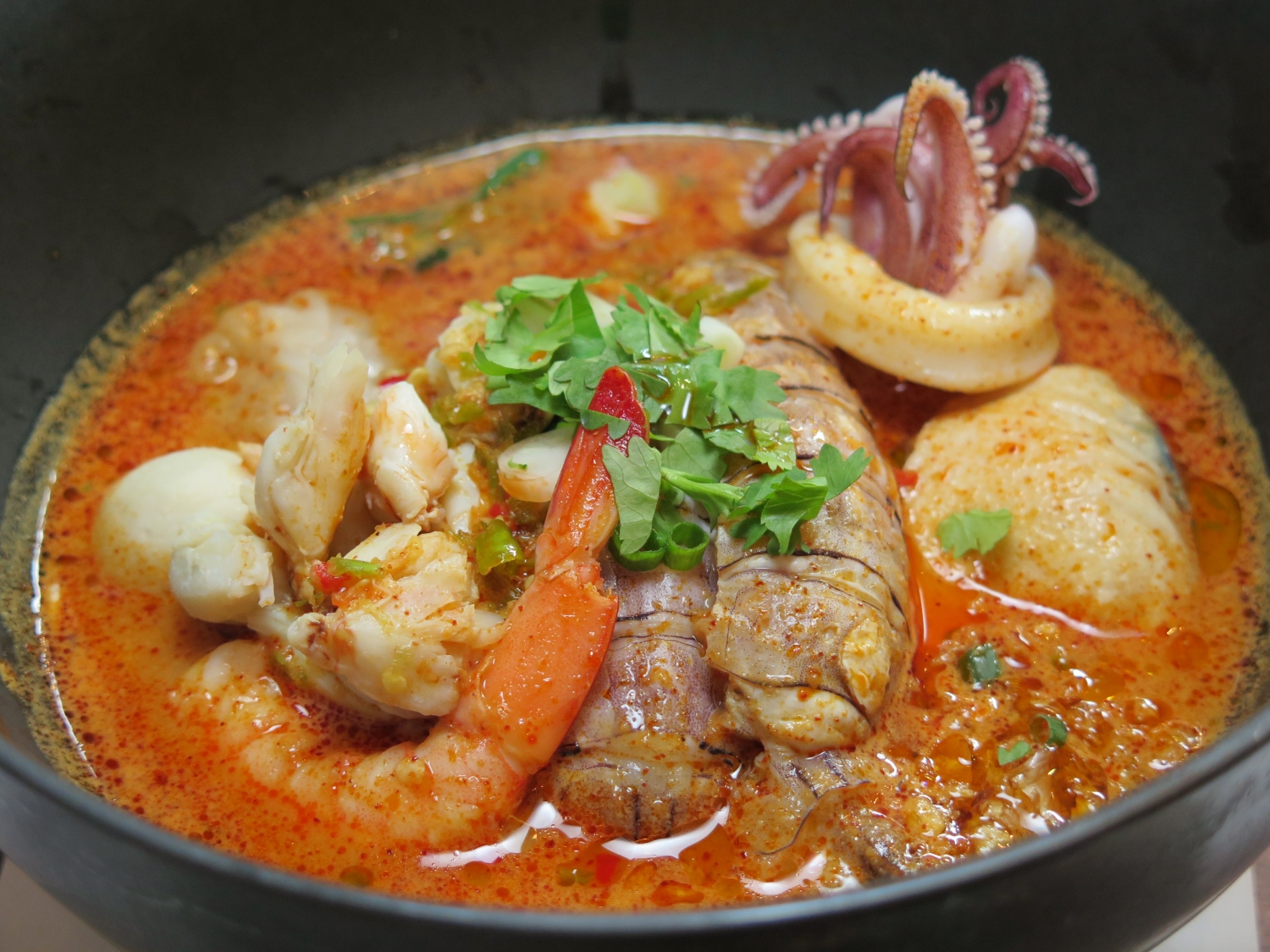 ก๋วยเตี๋ยวต้มยำน้ำข้น มัน กุ้ง ใส่กั้งทะเล เนื้อ ปู