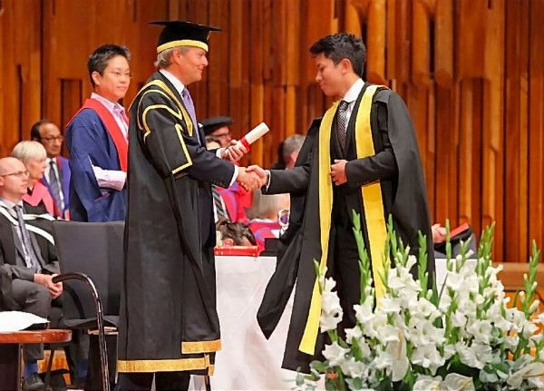 hrh_mateen_graduates