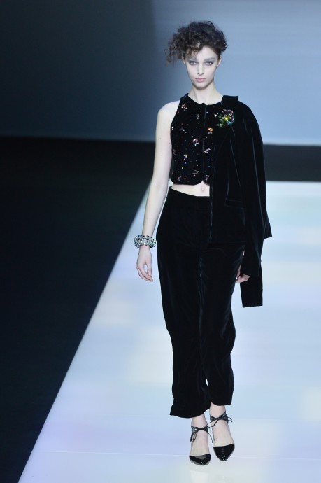 A model presents a creation for fashion house Giorgio Armani as part of the Women Autumn / Winter 2016 Milan Fashion Week on February 29, 2016. AFP PHOTO / TIZIANA FABI