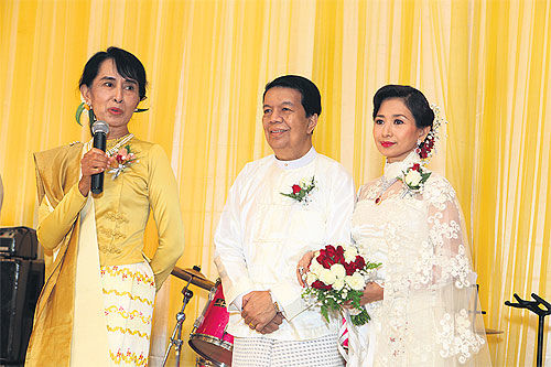 นางออง ซาน ซูจี ร่วมงานแต่งงานของนาย ติน เมียว วิน