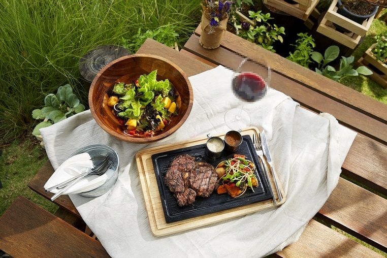 Australian Ribeye & Mango Salsa with Mixed Green Salad.