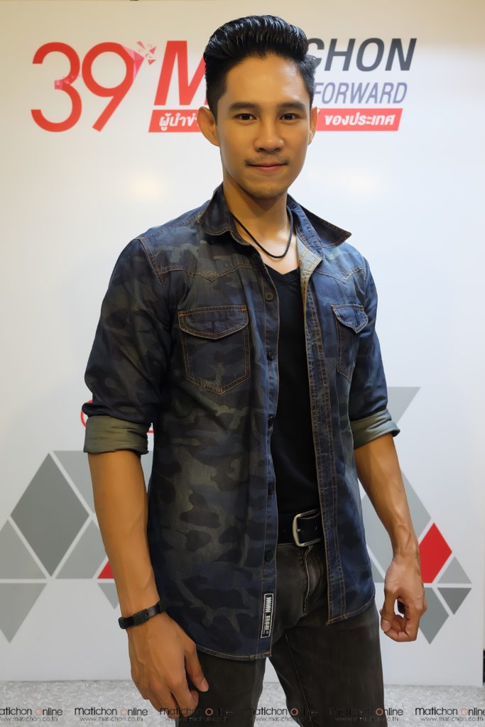 นักแสดงเจ้าเวหา
