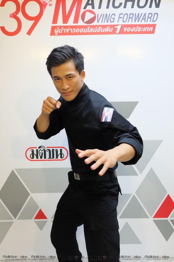 นักแสดงเจ้าเวหา