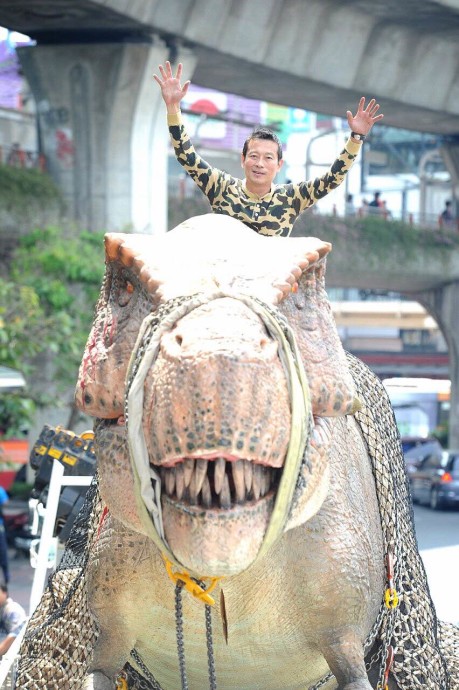 วินิจ ไดโนเสาร์