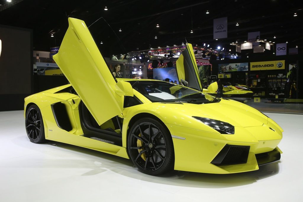Lamborghini Aventador (5) LOW