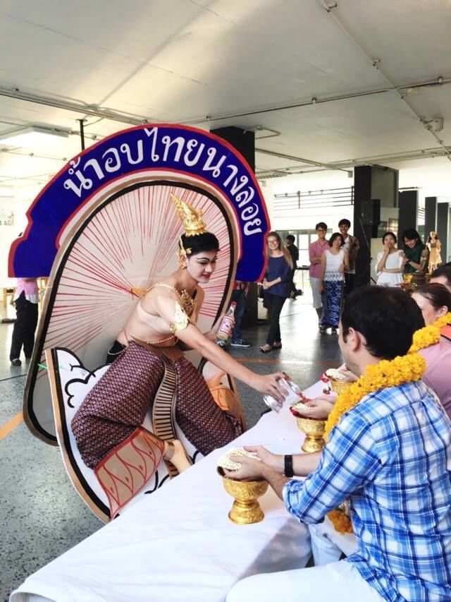 น้ำอบนางลอย