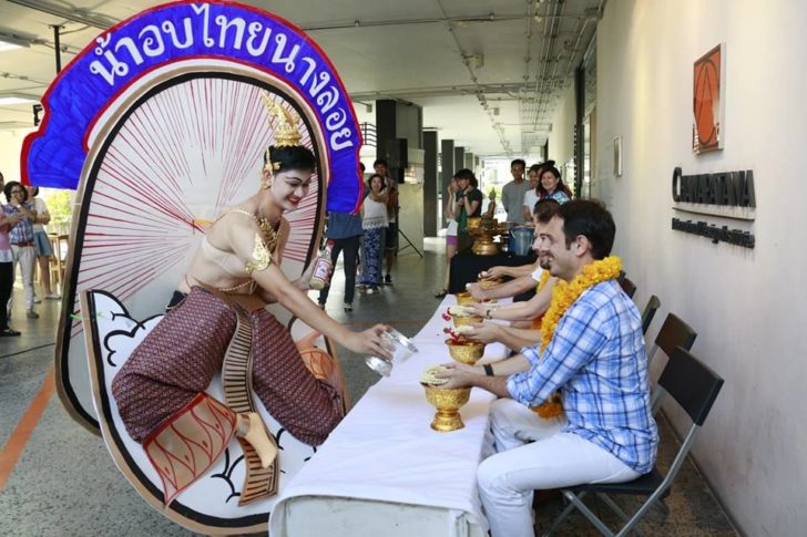 นางลอย
