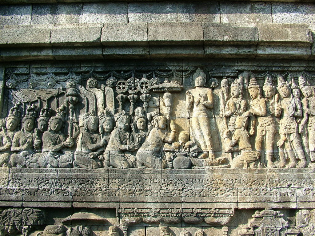 ภาพแกะสลักพุทธประวัติบริเวณมหาเจดีย์บุโรพุทโธ 