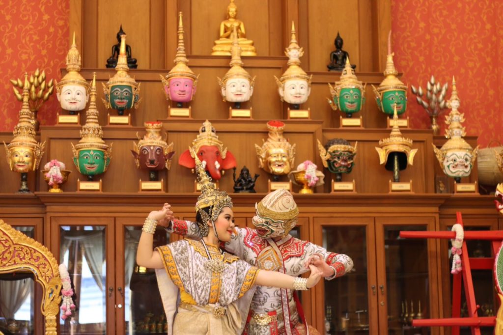 กนกรัตน์ จันทรวลัยวงศ์