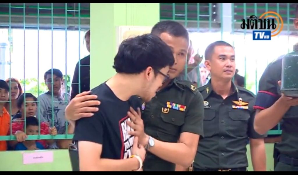 บรรยากาศจับใบดำใบแดง1