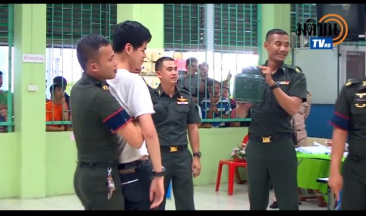 บรรยากาศจับใบดำใบแดง2