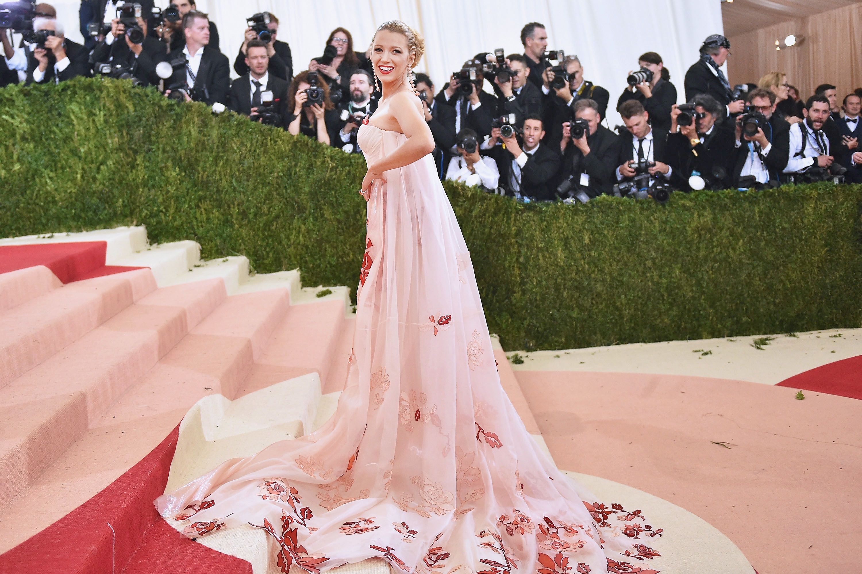 NEW YORK, NY - MAY 02: Blake Lively attends the "Manus x Machina: Fashion In An Age Of Technology" Costume Institute Gala at Metropolitan Museum of Art on May 2, 2016 in New York City.   Mike Coppola/Getty Images for People.com/AFP