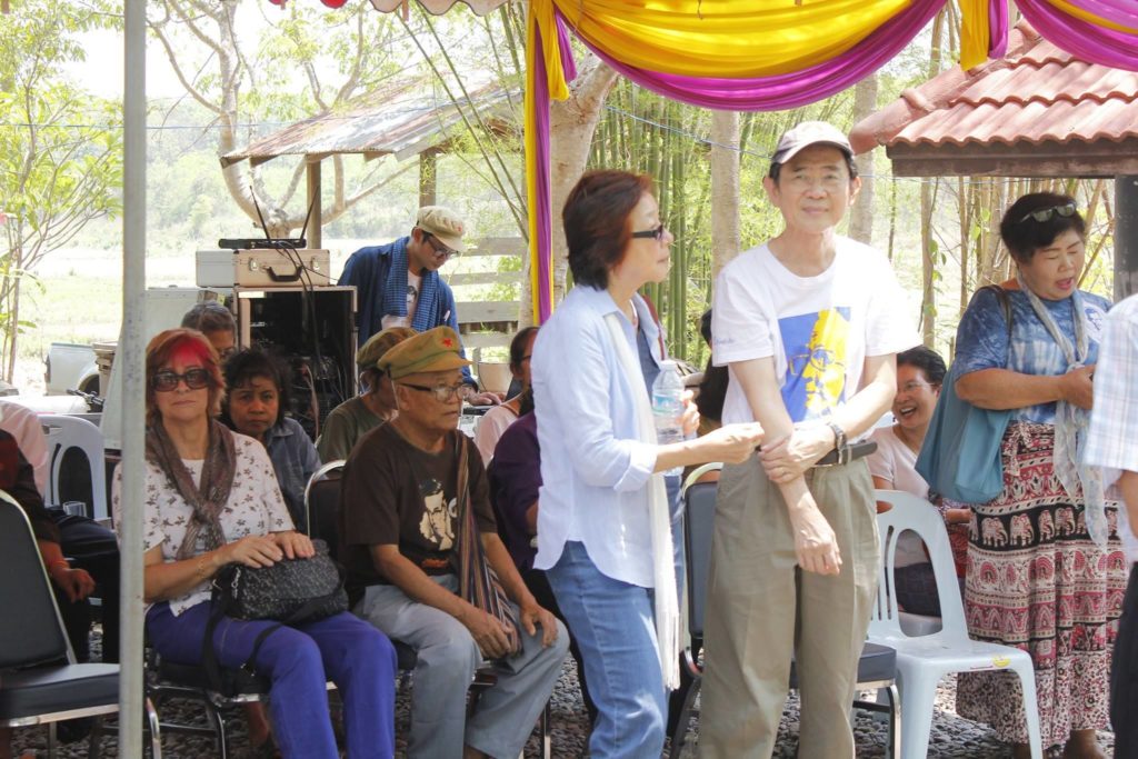 ธเนศ อาภรณ์สุวรรณ และ ผาสุก พงษ์ไพจิตร