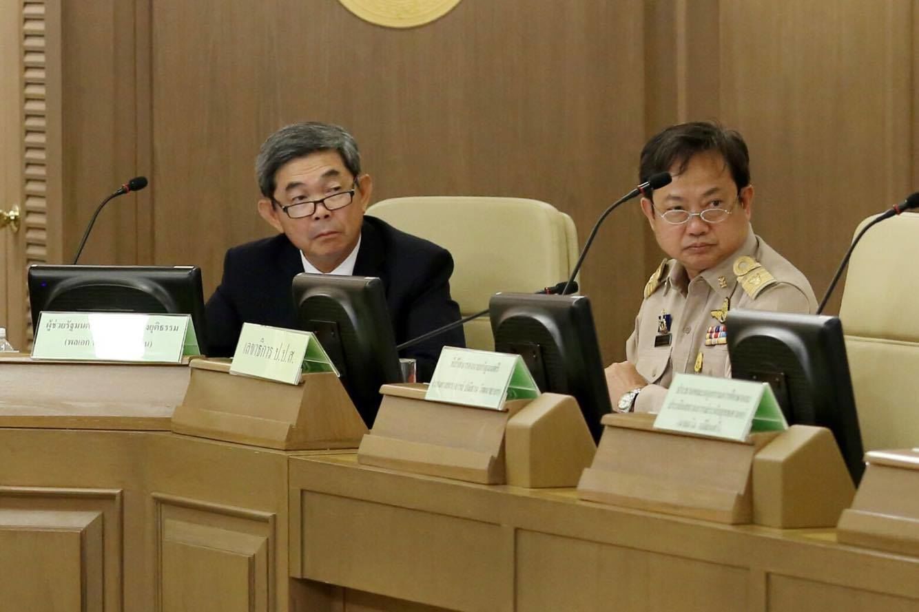 พล.อ.นิวัตร มีนะโยธิน ผู้ช่วยรัฐมนตรีประจำกระทรวงยุติธรรม พร้อมด้วยนายณรงค์ รัตนานุกูล เลขาธิการคณะกรรมการป้องกันและปราบปราม (ป.ป.ส.)