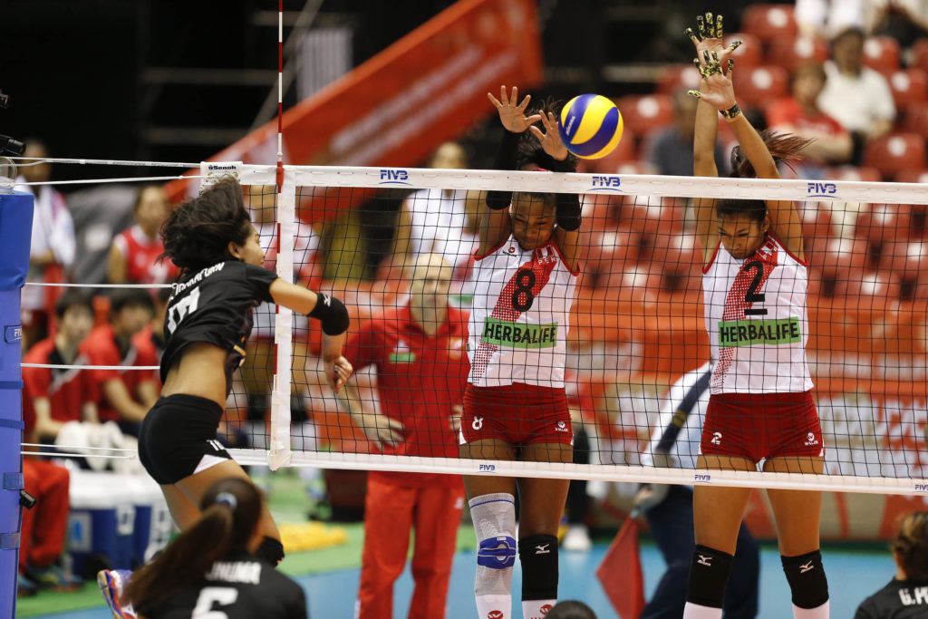Frias8andCaptainUribe2blocktheball