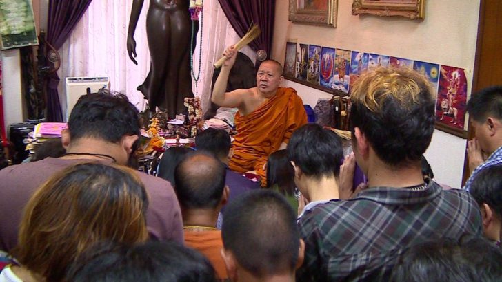 ปชช.แห่ล้นกุฏิเจ้าคุณธงชัย