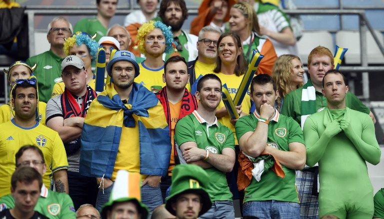 FBL-EURO-2016-MATCH9-IRL-SWE-FANS