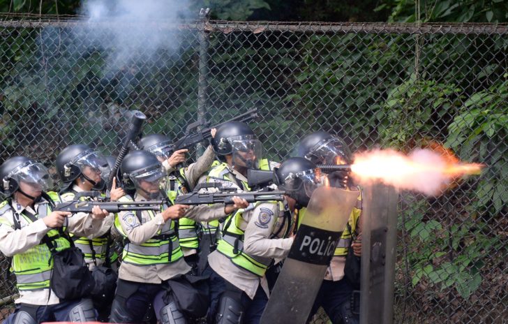 TOPSHOT-VENEZUELA-STUDENTS-REFERENDUM