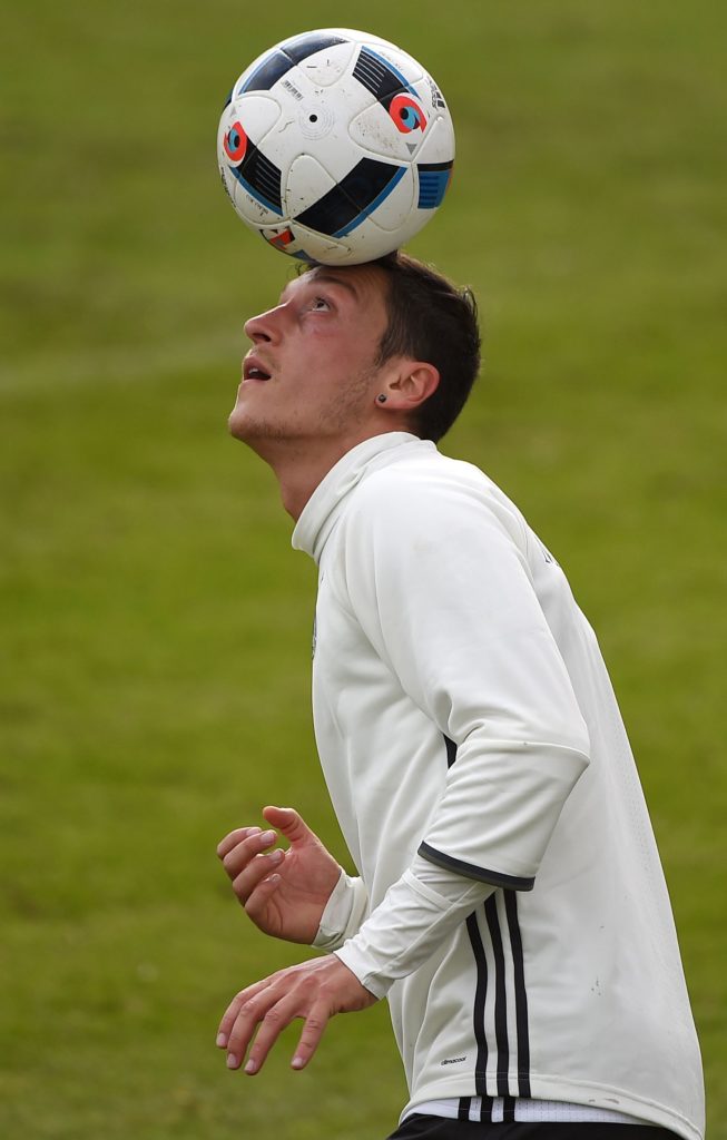 Germany's midfielder Mesut Oezil controls the ball during a training session on May 31, 2016 in Ascona as part of the team's preparation for the upcoming Euro 2016 European football championships. / AFP PHOTO / PATRIK STOLLARZ