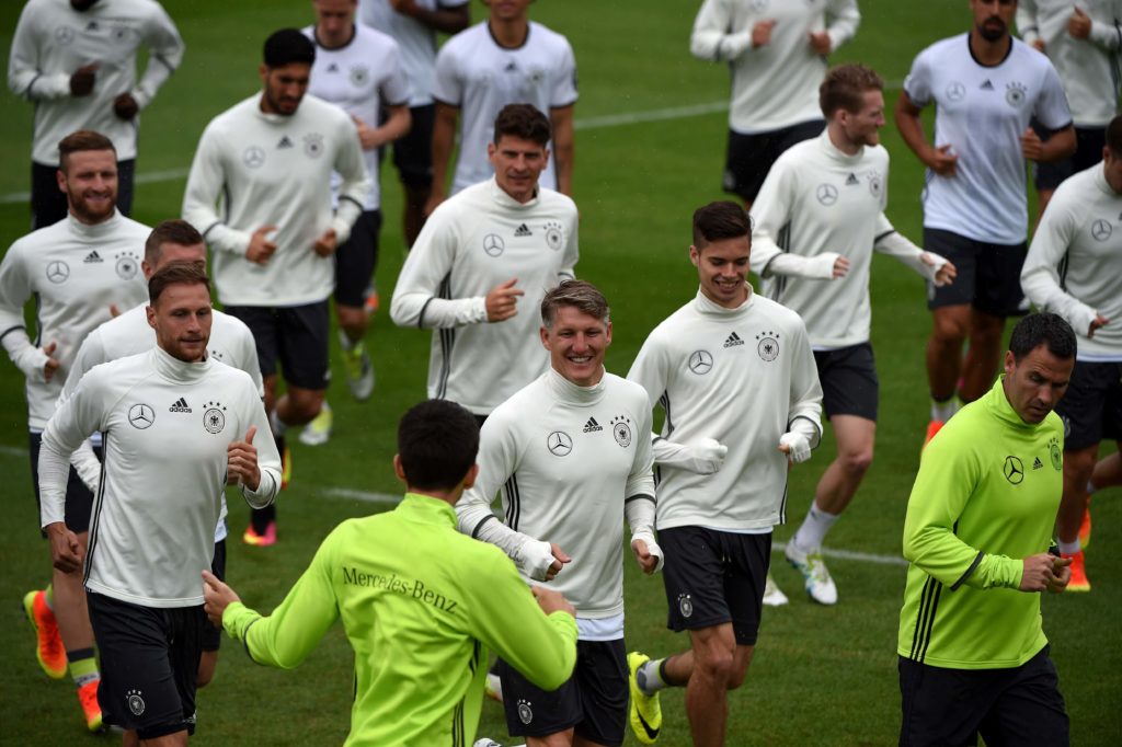 Germany's players warm up during a training session as part of the team's preparation for the upcoming Euro 2016 European football championships, on June 2, 2016 in Ascona. / AFP PHOTO / PATRIK STOLLARZ