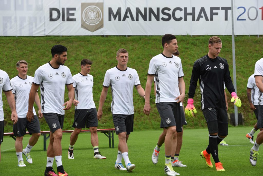 Germany's midfielder Toni Kroos (C) attends a training session as part of the team's preparation for the upcoming Euro 2016 European football championships, on June 2, 2016 in Ascona. / AFP PHOTO / PATRIK STOLLARZ