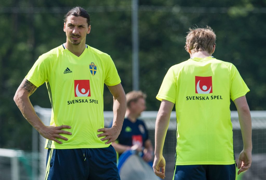 Sweden's forward and team captain Zlatan Ibrahimovic attends a training session in Bastad, Sweden, on June 2, 2016, where the team stays for a training camp as part of preparations for the upcoming Euro 2016 European football championships. / AFP PHOTO / JONATHAN NACKSTRAND