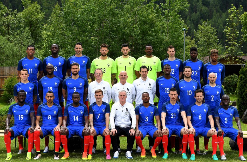(Up-from L) France's forward Anthony Martial, forward Dumitri Payet, defender Adil Rami, goalkeeper Benoit Costil, goalkeeper Hugo Lloris, goalkeeper Steve Mandanda, midfielder Morgan Schneiderlin, defender Samuel Umtiti and France's forward Kingsley Coman, (Center from L) France's defender Lucas Digne, France's defender Eliaquim Mangala, France's forward Olivier Giroud, French fitness coach Eric Bedouet, assistant coach Guy Stephan, goalkeeper coach Franck Raviot, France's midfielder Paul Pogba, France's forward Andre Pierre Gignac and France's defender Christophe Jallet, (Down-from L) France's defender Bacary Sagna, forward Dumitri Payet, midfielder Blaise Matuidi, forward Antoine Griezmann, head coach Didier Deschamps, defender Patrice Evra, defender Laurent Koscielny, midfielder Yohan Cabaye and midfielder N'Golo Kante pose at the hotel in Neustift im Stubaital, on June 2, 2016, as part of the team's preparation for the upcoming Euro 2016 European football championships. / AFP PHOTO / FRANCK FIFE
