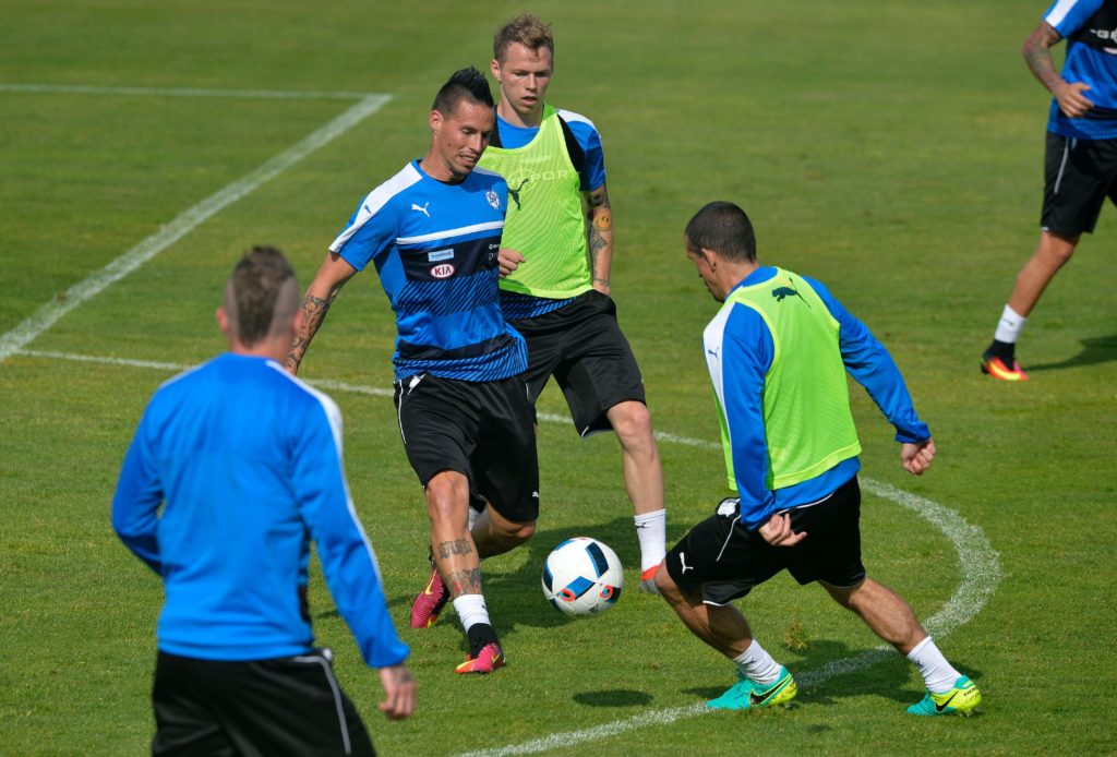Slovakia's player Marek Hamsik (C) fights for ball with teammates during a training session in Senec, Slovakia, on June 2, 2016, as part of the team's preparation for the upcoming Euro 2016 European football championship. / AFP PHOTO / SAMUEL KUBANI