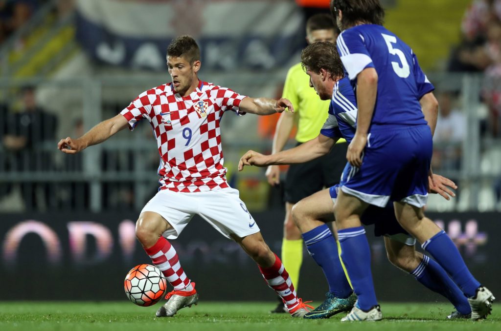 Croatia's Andrej Kramaric (L) vies with San Marino's Juri Biordi (C) and Davide Simoncini during the friendly football match between Croatia and San Marino in Rijeka on June 4, 2016.  / AFP PHOTO / -