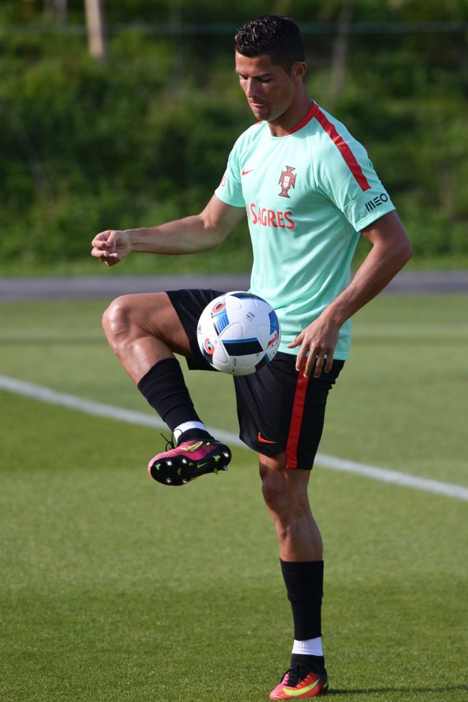 Portugal's forward Cristiano Ronaldo controls the ball during a training session in preparation for the Euro 2016 at Portugal's team training center "Cidade do Futebol" (Football City) in Oeiras, outskirts of Lisbon on June 5, 2016. / AFP PHOTO / PATRICIA DE MELO MOREIRA