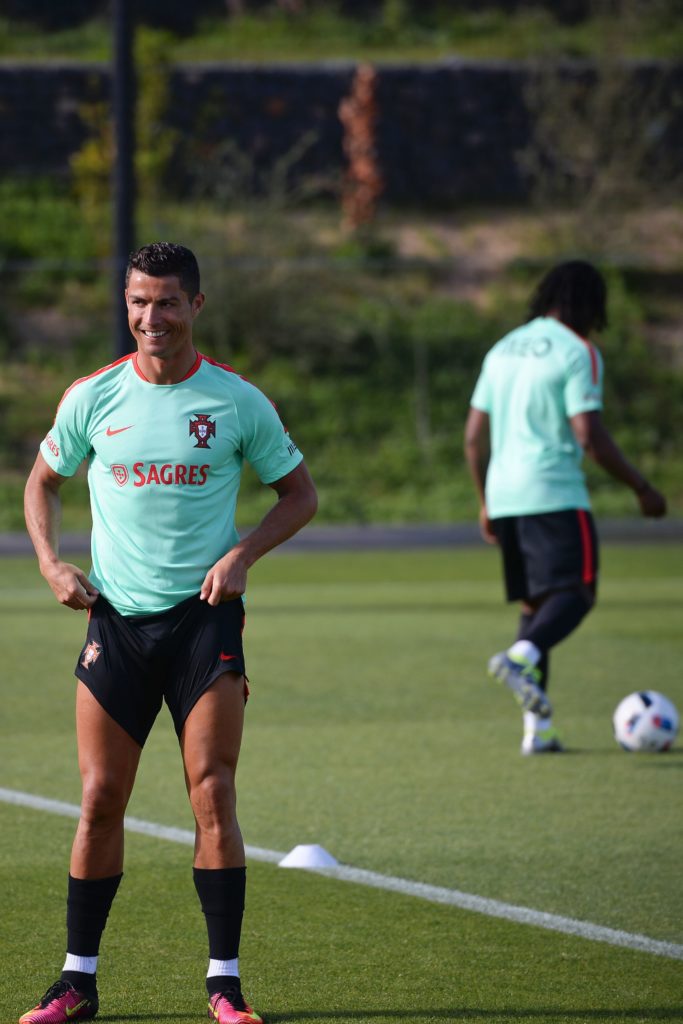 Portugal's forward Cristiano Ronaldo jokes during a training session in preparation for the Euro 2016 at Portugal's team training center "Cidade do Futebol" (Football City) in Oeiras, outskirts of Lisbon on June 5, 2016. / AFP PHOTO / PATRICIA DE MELO MOREIRA