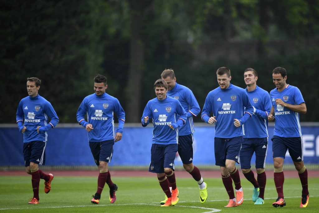 Russian players warm up during a  training session, on June 6, 2016 in Croissy-sur-Seine, outside Paris, four days ahead of the beginning of the Euro 2016 European football championships. AFP PHOTO / MARTIN BUREAU