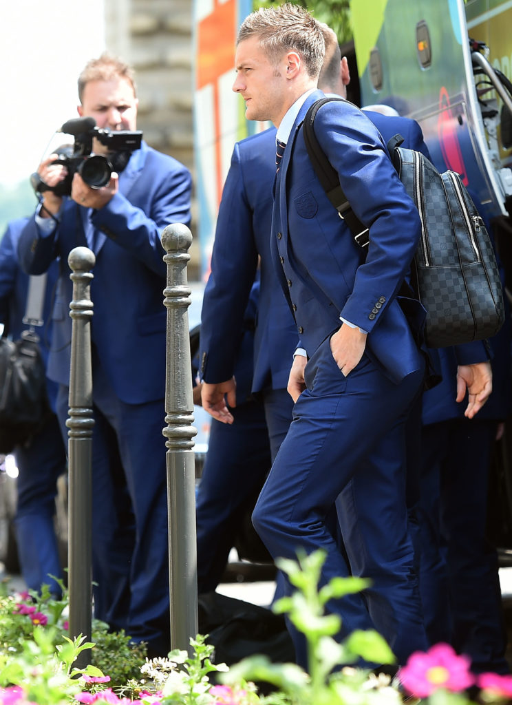 England's forward Jamie Vardy arrives at the team hotel in Chantilly, on June 06, 2016, ahead of the Euro 2016 football tournament. / AFP PHOTO / PAUL ELLIS