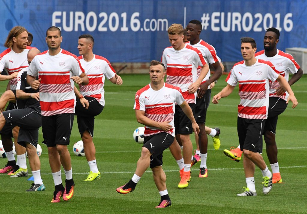Switzerland's players attend a training session at Switzerland's training ground in the Mosson Stadium in Montpellier, southern France, on June 6, 2016, during the Euro 2016 football tournament. / AFP PHOTO / PASCAL GUYOT