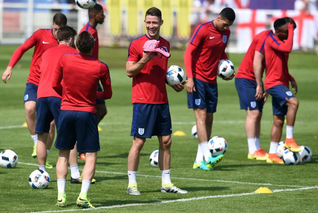 England's defender Gary Cahill (C) shares a laugh with teammates  during a training session at the team's training ground in Chantilly, on June 07, 2016, three days ahead of the start of the Euro 2016 European football championships.  / AFP PHOTO / PAUL ELLIS