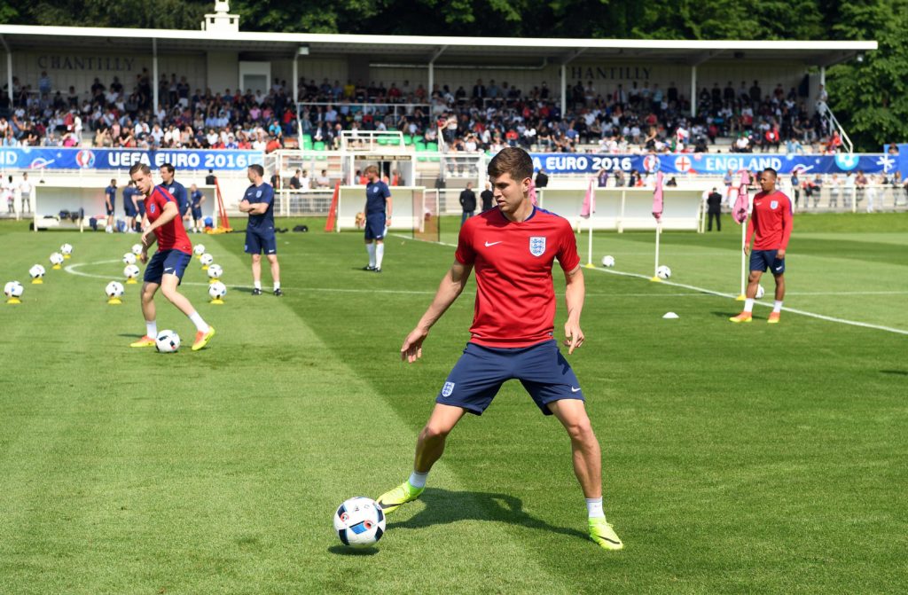 England's midfielder Eric Dier takes part in a training session at their training ground in Chantilly, on June 7, 2016 during the Euro 2016 football tournament.  / AFP PHOTO / PAUL ELLIS