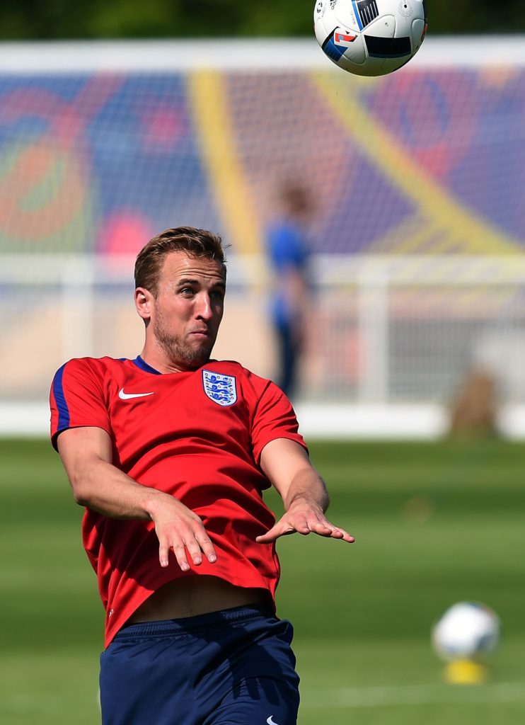 England's forward Harry Kane heads a ball during a training session at their training ground in Chantilly, on June 7, 2016 during the Euro 2016 football tournament.  / AFP PHOTO / PAUL ELLIS
