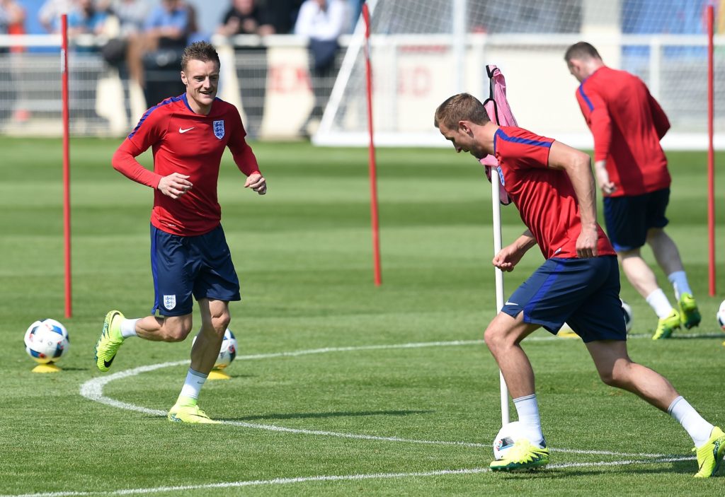 England's forwards Jamie Vardy and Harry Kane (R) take part in a training session at their training ground in Chantilly, on June 7, 2016 during the Euro 2016 football tournament.  / AFP PHOTO / PAUL ELLIS