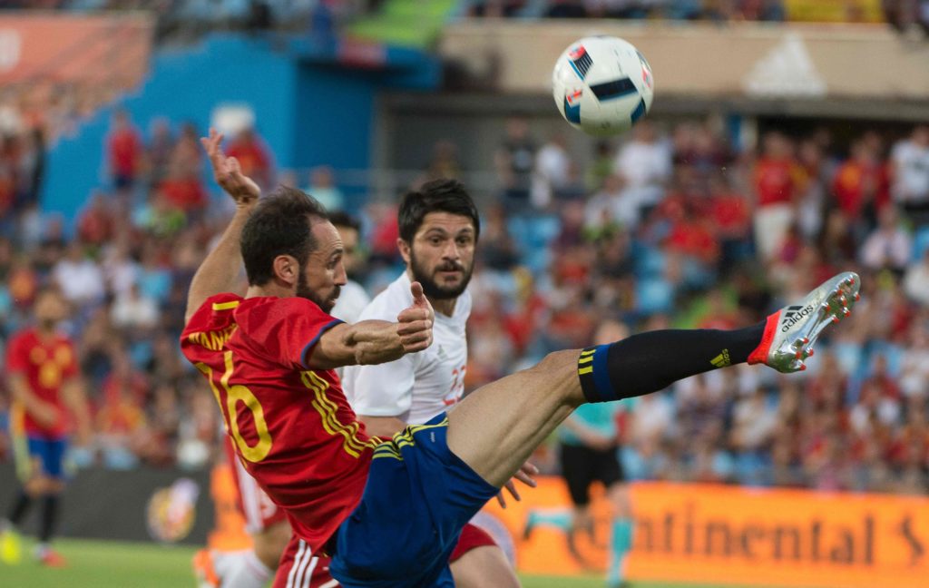 Spain's defender Juanfran controls the ball during the EURO 2016 friendly football match Spain vs Georgia at the Coliseum Alfonso Perez stadium in Getafe, on June 7, 2016, in preparation for the upcoming Euro 2016 European football championship. / AFP PHOTO / CURTO DE LA TORRE