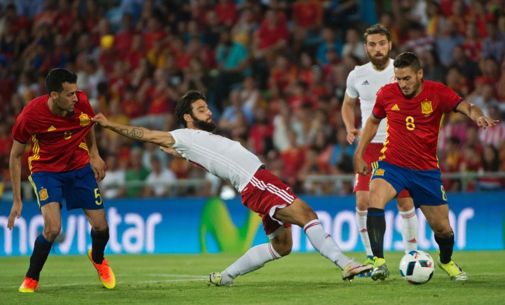 Georgia's midfielder Tornike Okriashvili (C) vies with Spain's midfielder Sergio Busquets (L) and Spain's midfielder Koke during the EURO 2016 friendly football match Spain vs Georgia at the Coliseum Alfonso Perez stadium in Getafe, on June 7, 2016, in preparation for the upcoming Euro 2016 European football championship. / AFP PHOTO / CURTO DE LA TORRE