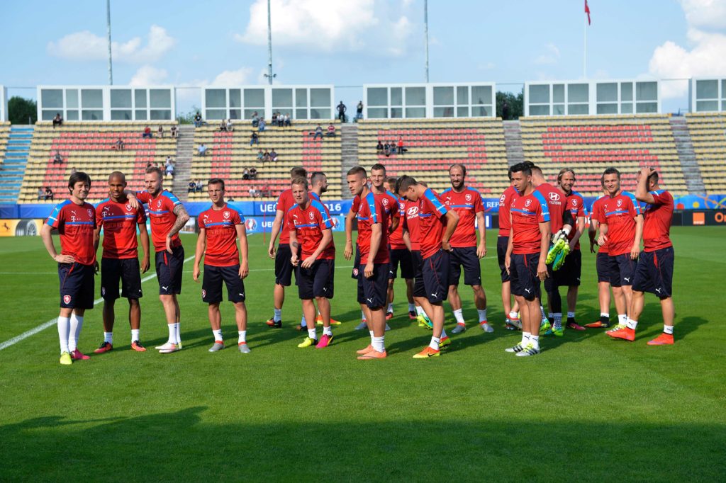 Czech Republic national football team's players attend a training session at their training ground in Tours ahead of the Euro 2016 football tournament, on June 8, 2016.  / AFP PHOTO / GUILLAUME SOUVANT