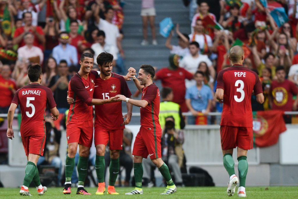 Portugal's forward Cristiano Ronaldo (2L) celebrates with his teammates after scoring against Estonia during the friendly football match Portugal vs Estonia at Luz stadium in Lisbon on June 8, 2016, in preparation for the upcoming UEFA Euro 2016 Championship. / AFP PHOTO / PATRICIA DE MELO MOREIRA